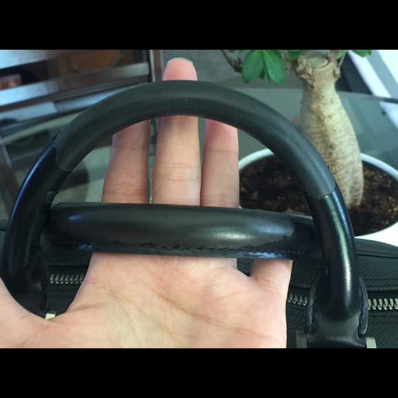 LV leather duffle bag - Picture 7 of 8